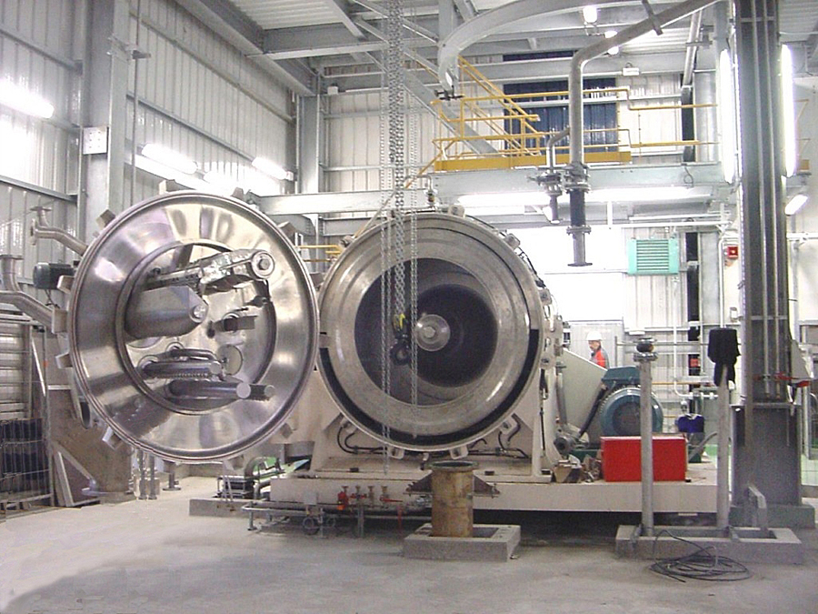 Horizontal peeler centrifuge with screw conveyor discharge.