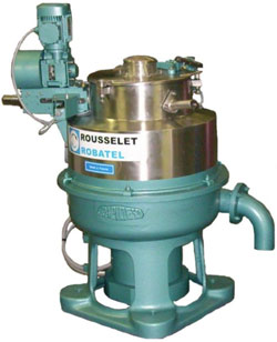 Pilot scale decanter centrifuge with motorized skimmer